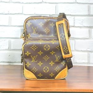 ** SOLD ** Louis Vuitton Monogram Crossbody